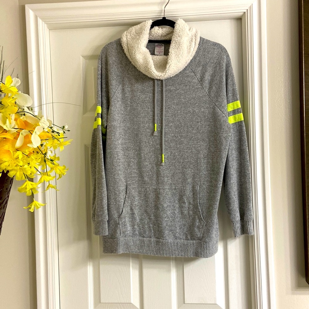 No boundaries Heather Grey pull over sweater